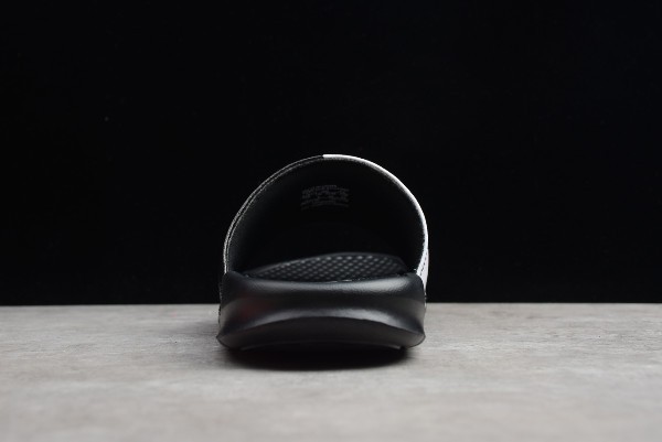Sepatu nike shop benassi