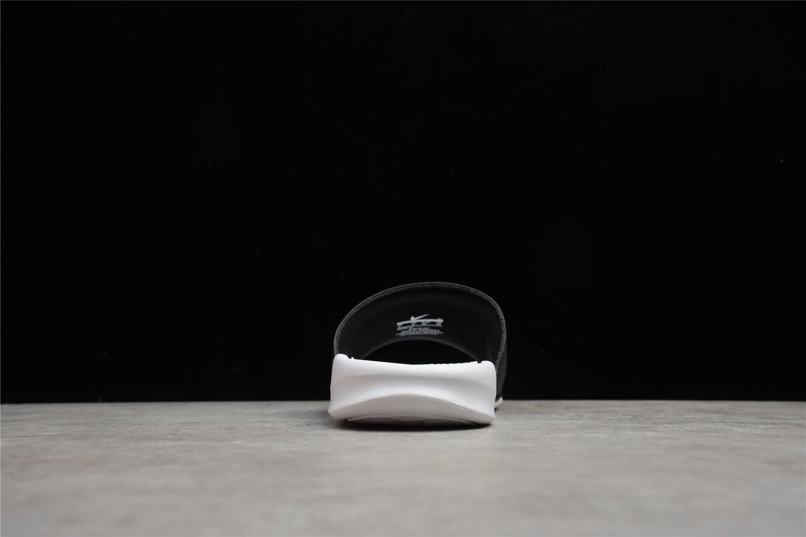 Nike benassi mismatch slides online