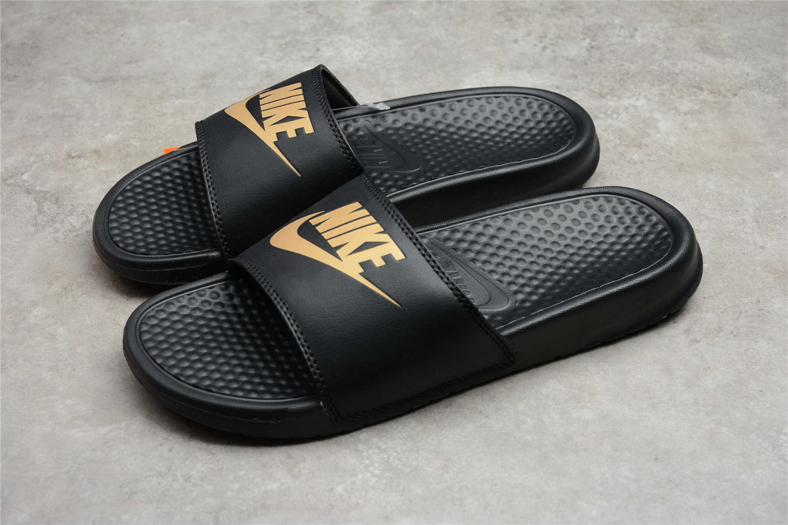 Nike store benassi metallic