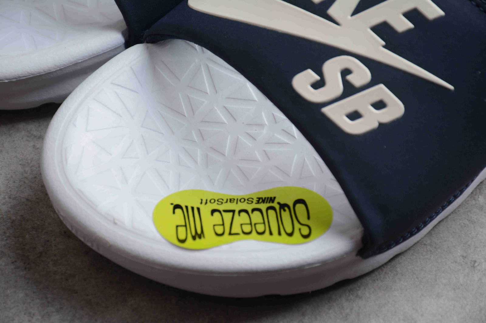 Nike sb online benassi slides
