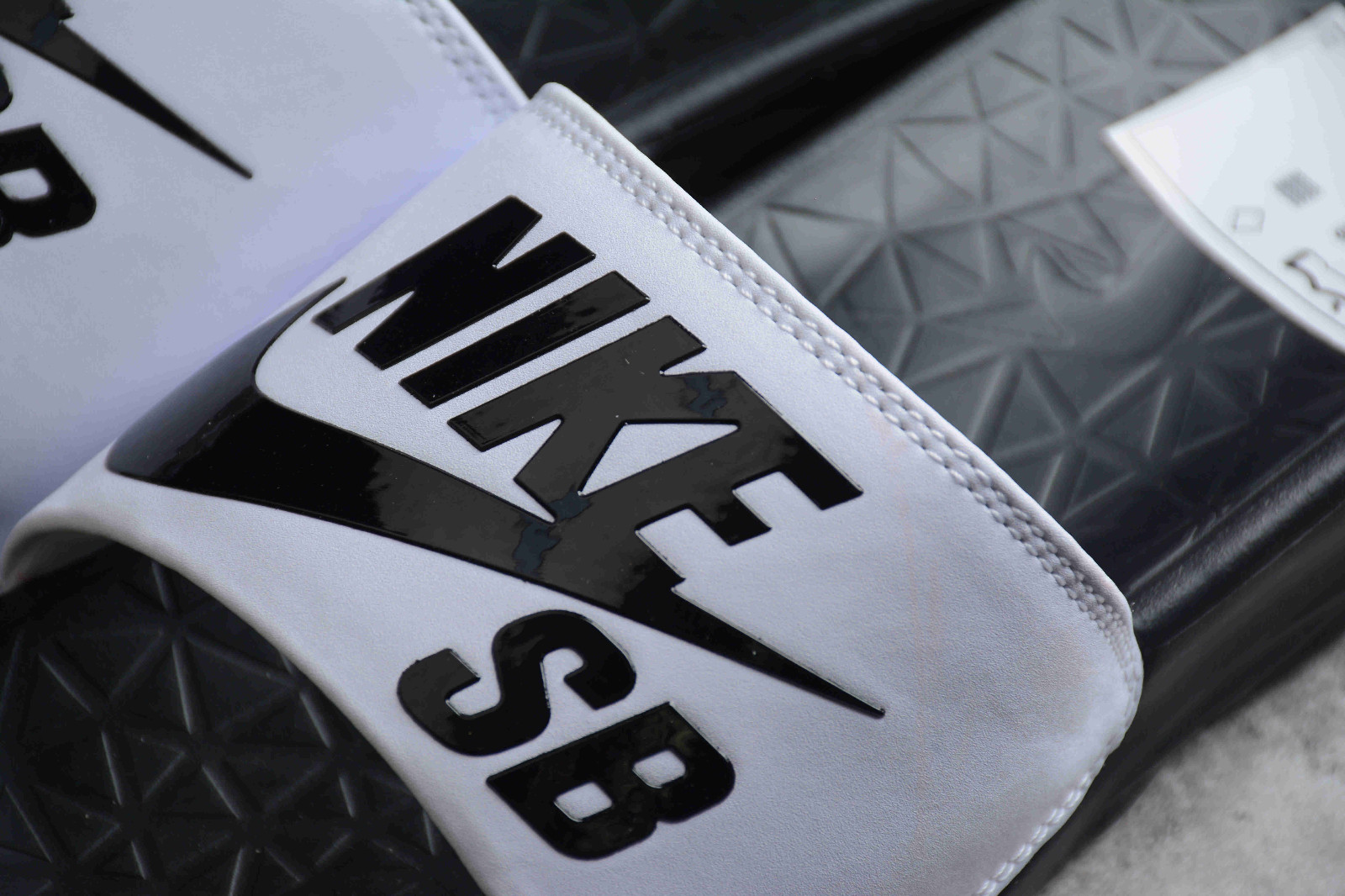 Nike sb benassi on sale slides