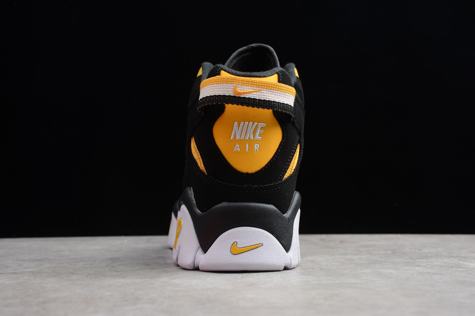 Nike One Air Barrage Mid QS Raptors 