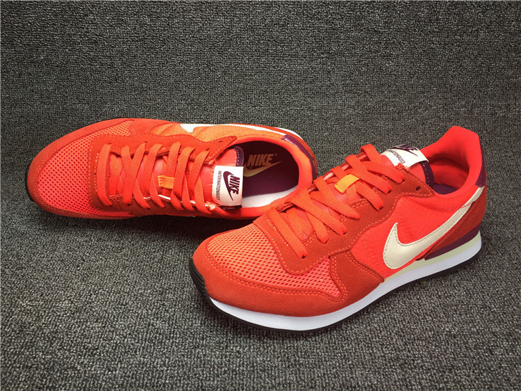 nike internationalist crimson
