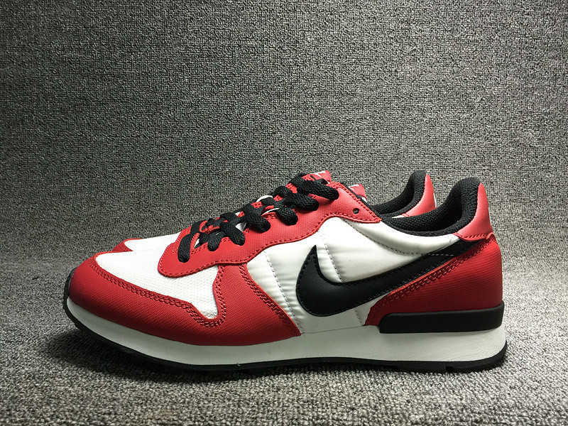 Nike internationalist chicago shop