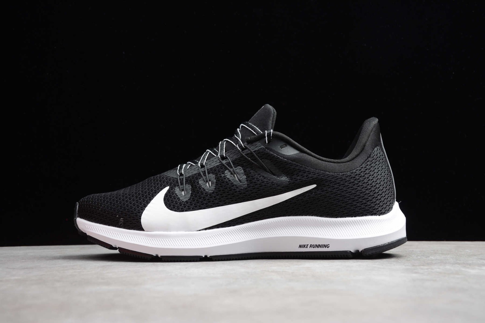 Nike Quest 2 Black White Running Shoes 