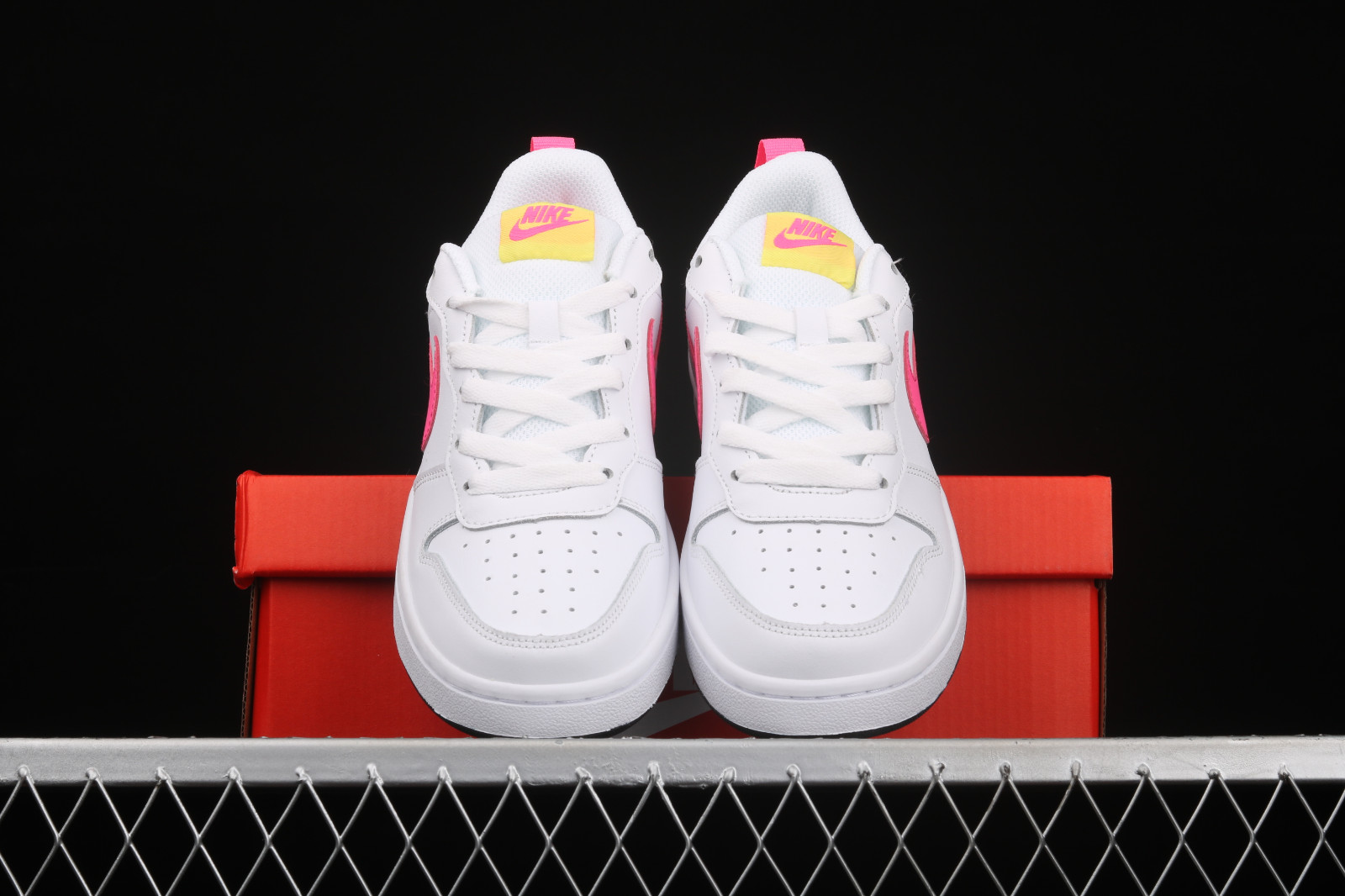 nike court borough roz