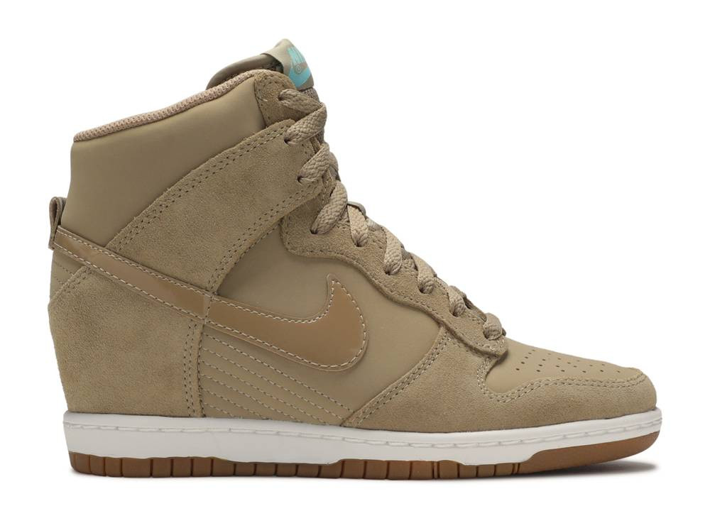 Nike sky high dunks lady foot locker on sale