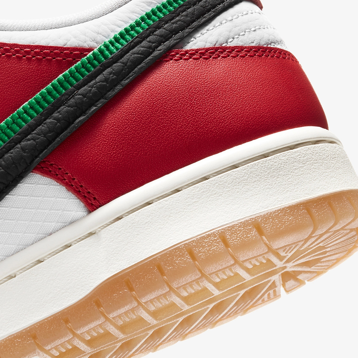 600 - nike air jordan germany blue gold ring sale - Frame Skate x Nike SB  Dunk Low Habibi Chile Red White Lucky Green Black CT2550 - StclaircomoShops