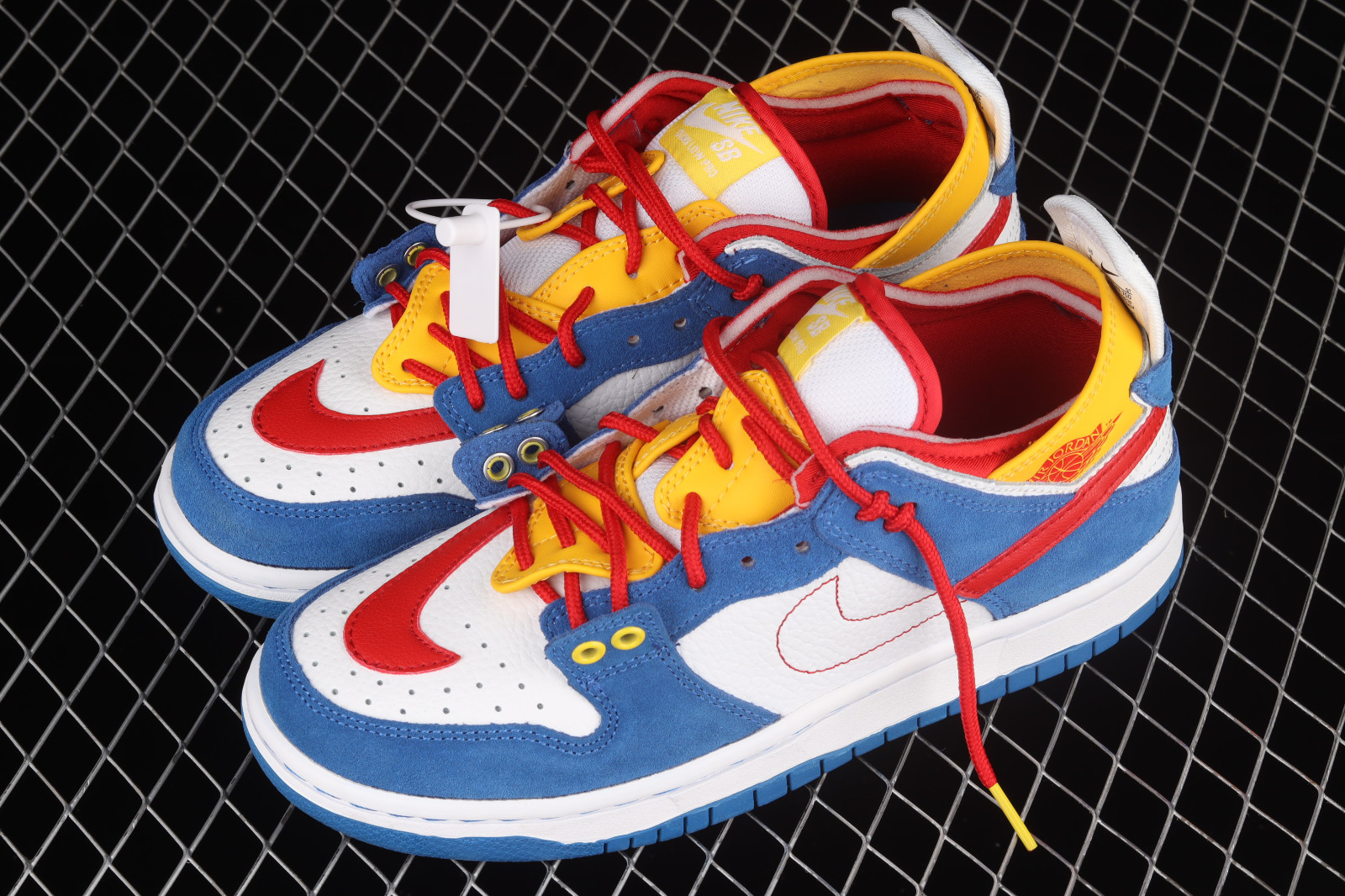 700 - Nike SB Dunk Low Blue Yellow 