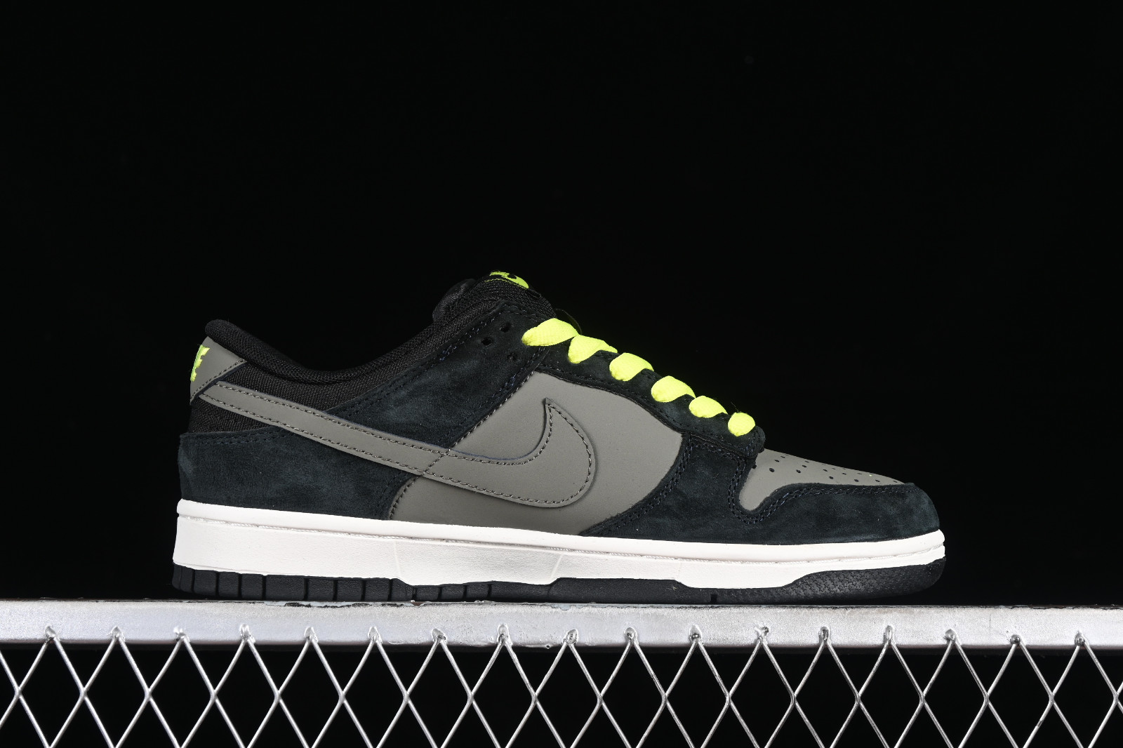 NIke Dunk SB Low 078 Air Force 1 Gs Af1 Space Jam Hare White Junior Kid GmarShops Nike SB Dunk Low Dark Grey Transparent Yellow 504750