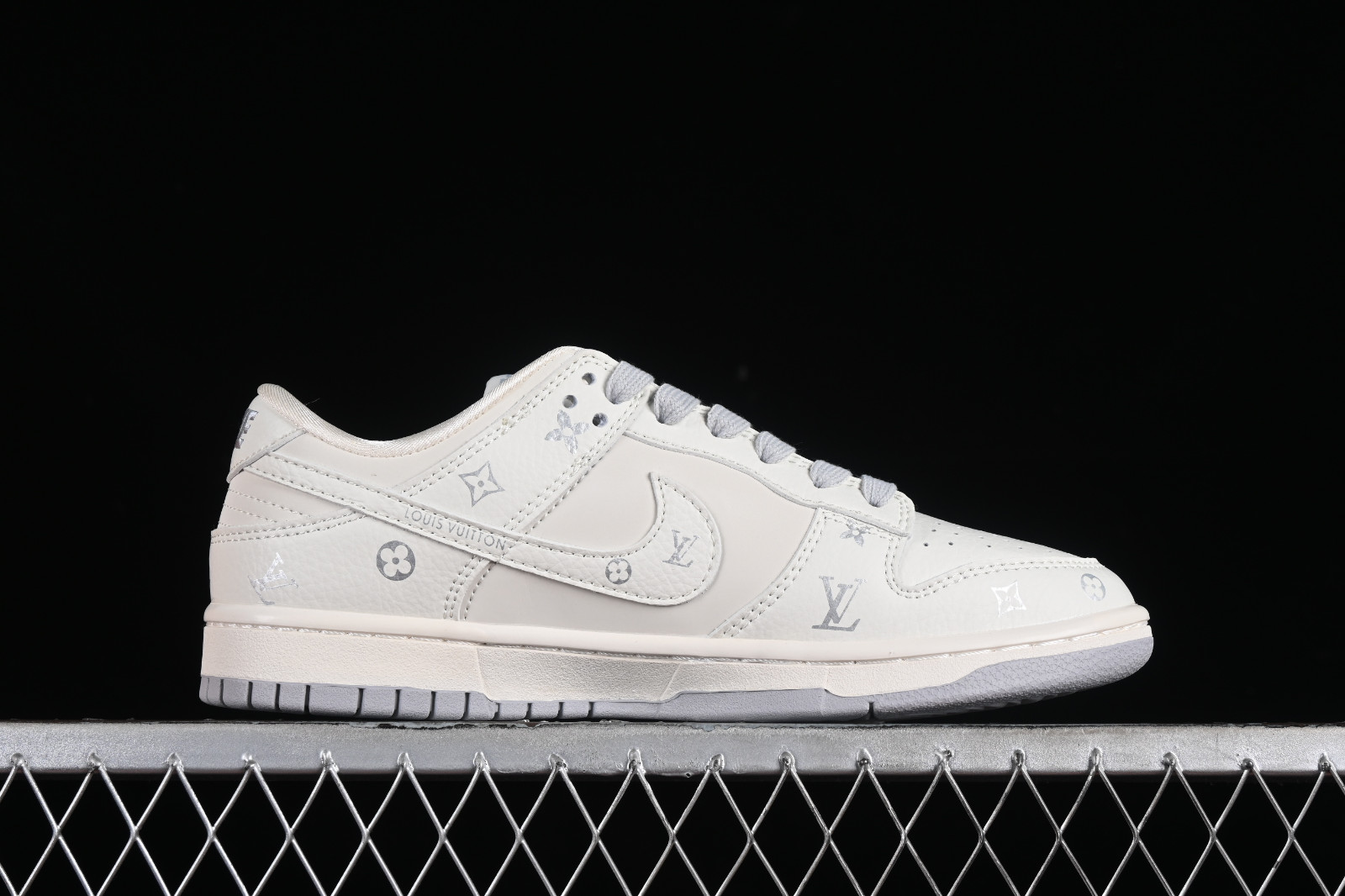 NIKE SB 箱　①us10.5 Nike SB Dunk Low White Gum - Size 11.5M [CD2563-101] | eBay