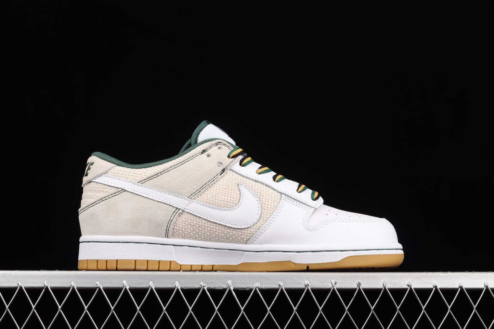 Nike SB Dunk Low Light Bone White Gum 