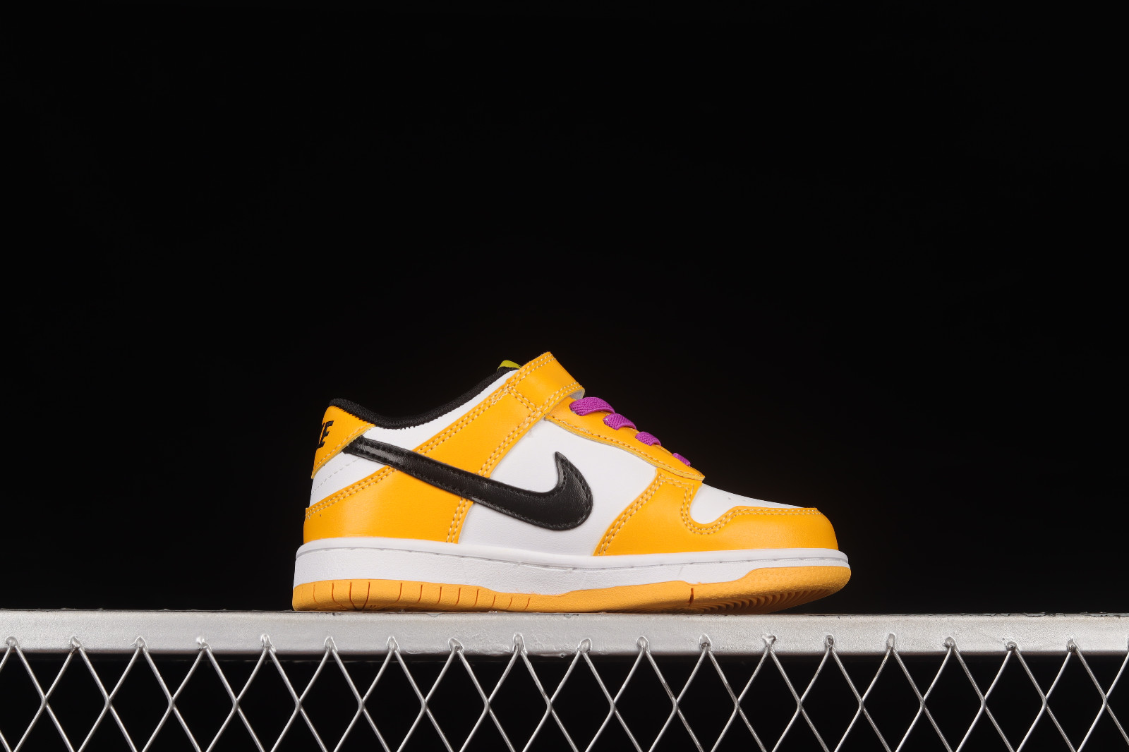Nike SB Dunk Low Pro 