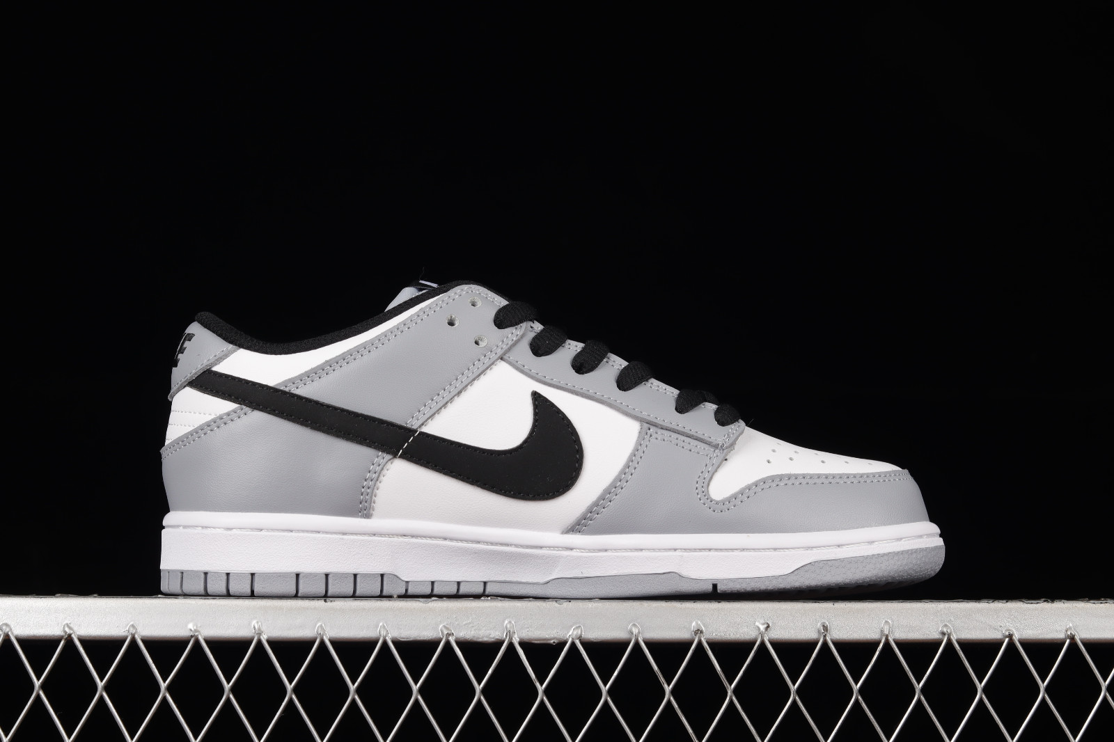 Nike SB Dunk Low SE Smoke Grey Black 