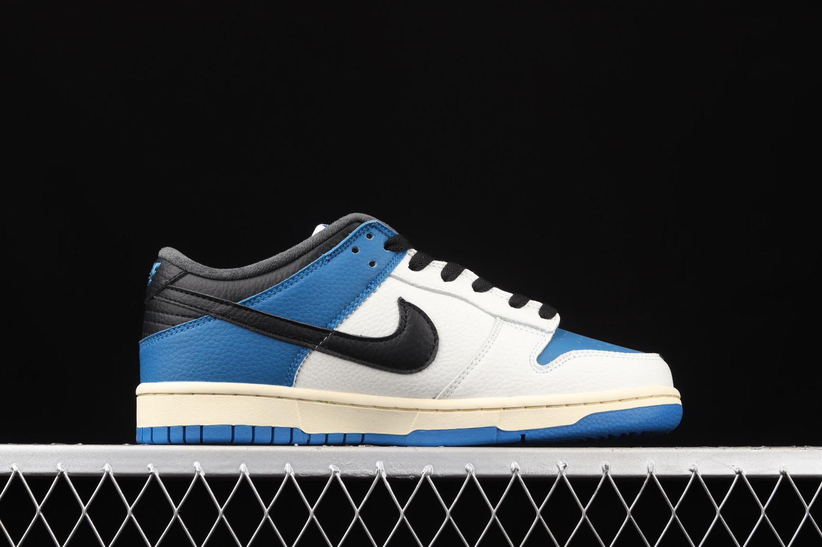 Blue and black nike sb dunks clearance