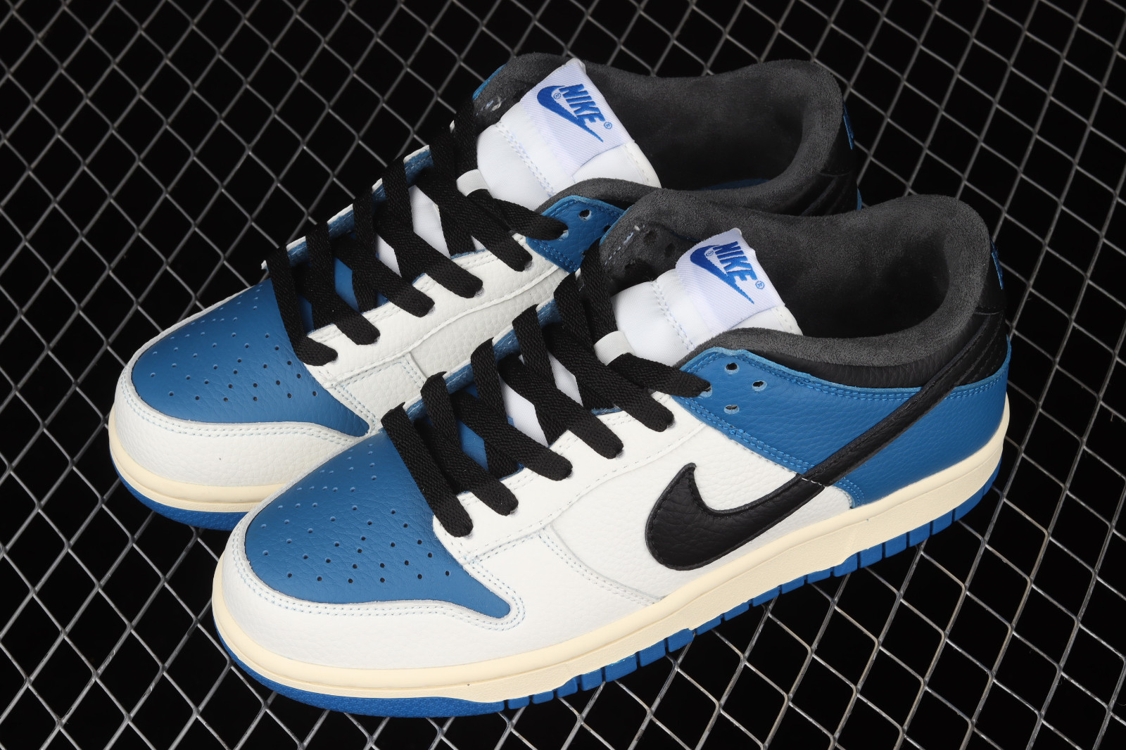 Nike SB Dunk Low White Blue Black Shoes 