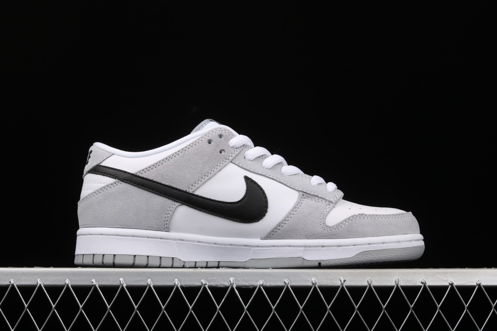 012 - Nike SB Zoom Dunk Low Pro White Grey Black 854866