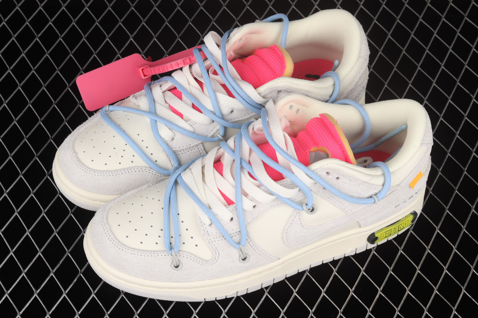 White x Nike hero SB Dunk Low Lot 38 of 50 Neutral Grey Psychic