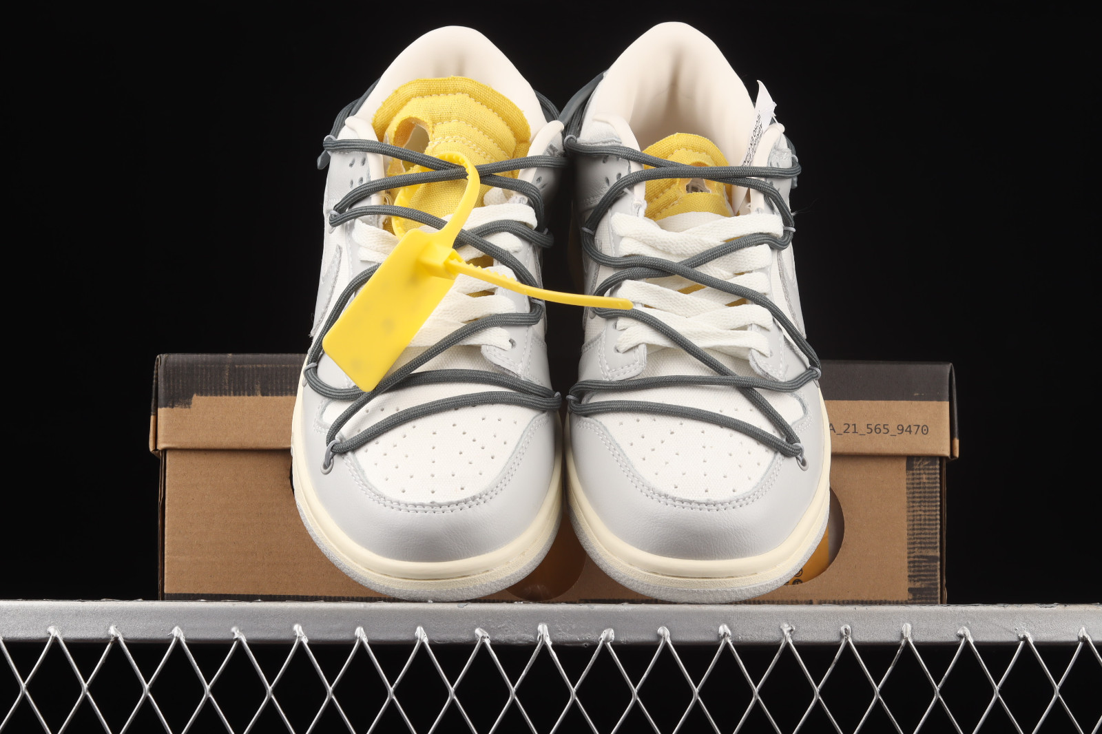 Off - StclaircomoShops - 105 - le cas avec la Nike Pantheos - White x Nike  SB Dunk Low Lot 41 of 50 Neutral Grey Flint Grey DM1602