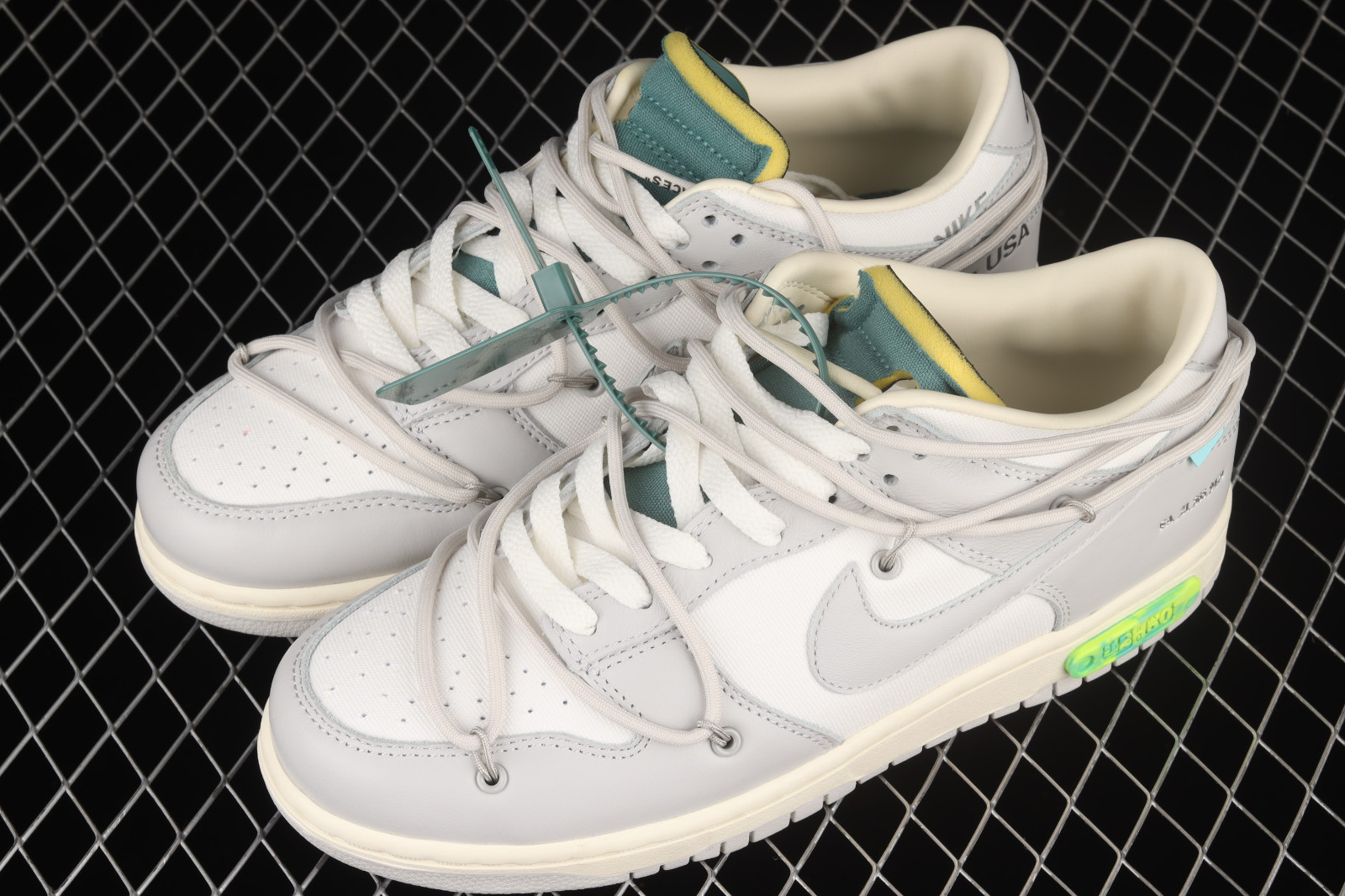 StclaircomoShops - nike presto gold dart ruvilla for sale california - Off  - 117 - White x Nike SB Dunk Low Lot 42 of 50 Neutral Grey Light Bone DM1602