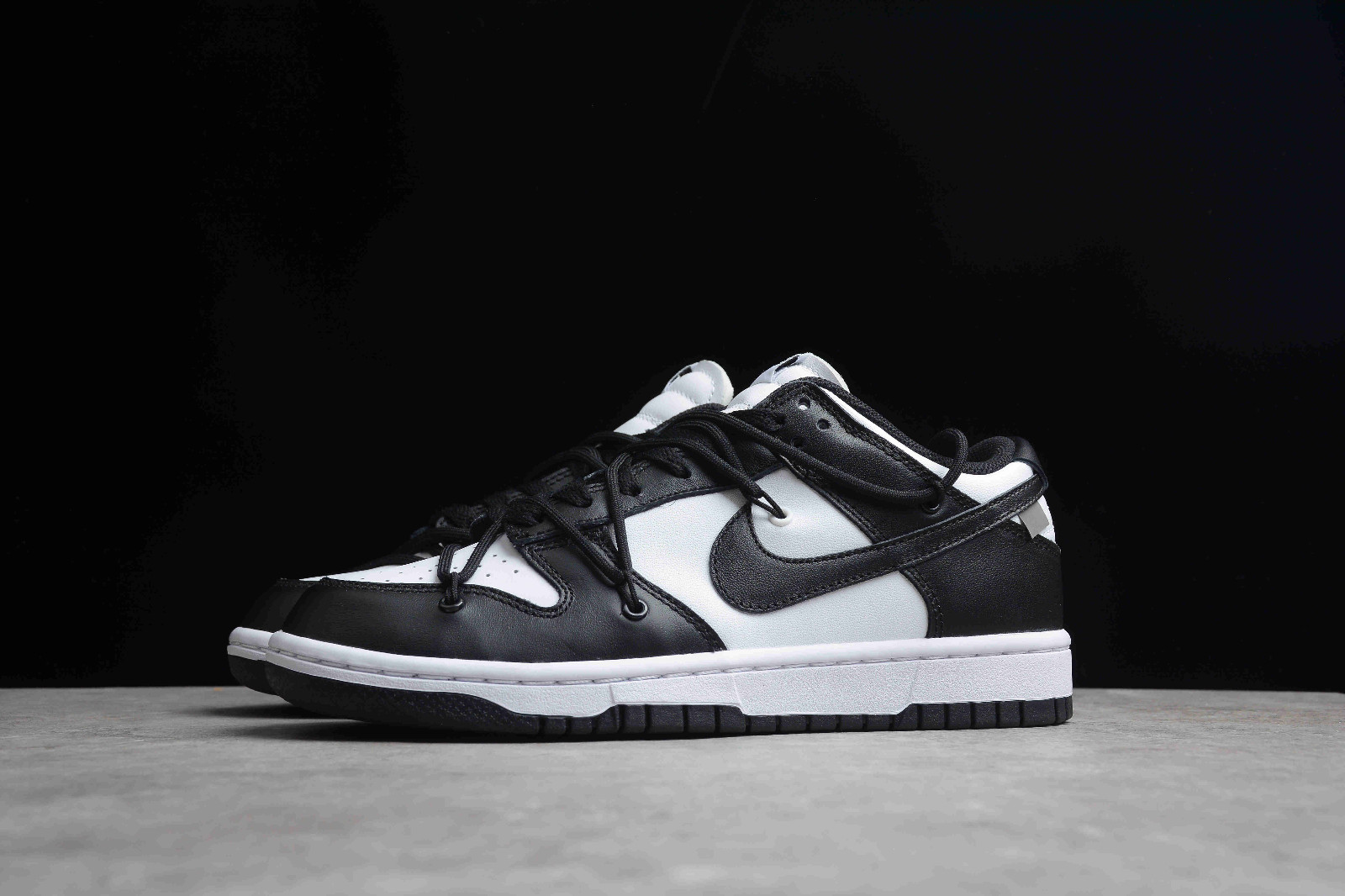 Black and white nike sbs discount