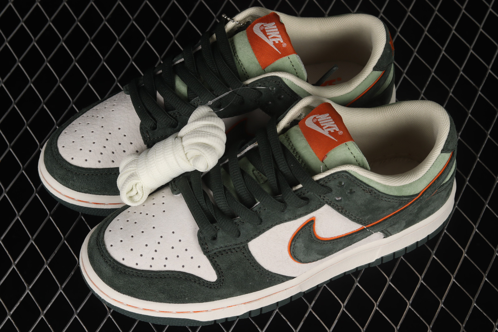 Otomo Katsuhiro x Nike SB Dunk Low 