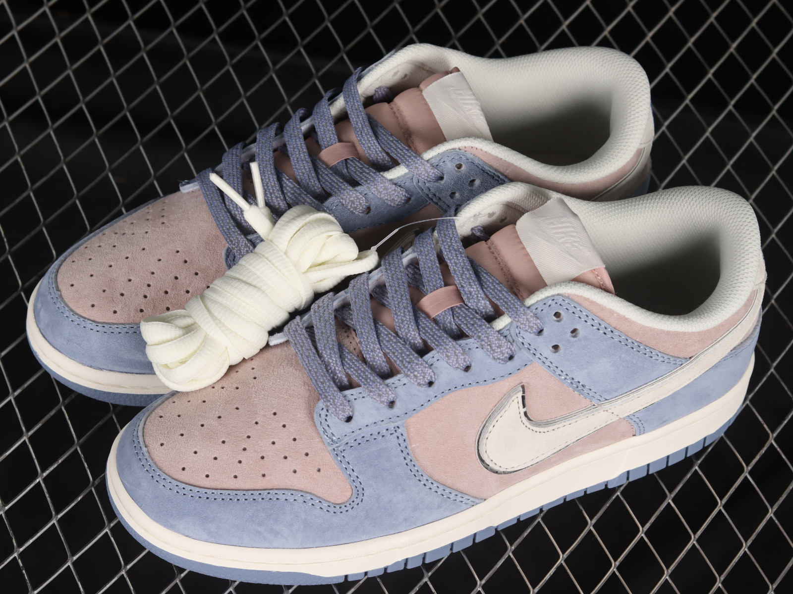 Nike on sale silver lilla