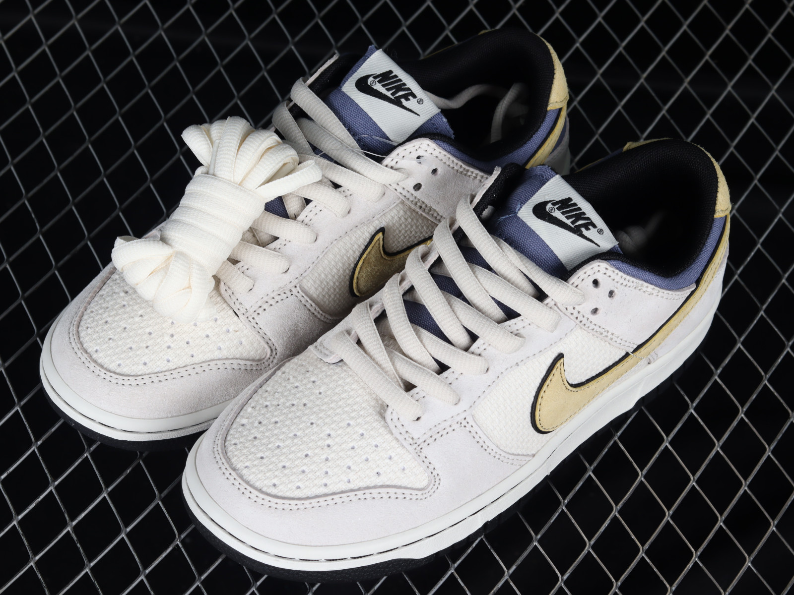 Nike Dunk SB Low Otomo Katsuhiro x Nike SB Dunk Low Steamboy OST