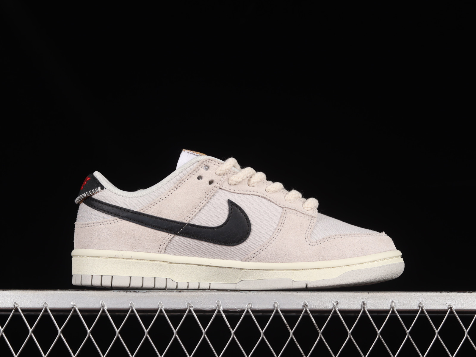 Nike Sportswear Felpa beige chiaro nero GmarShops 068 Stussy x Nike SB Dunk Low Certified Fresh Cream White Black Red DD9776 NIke Dunk SB Low