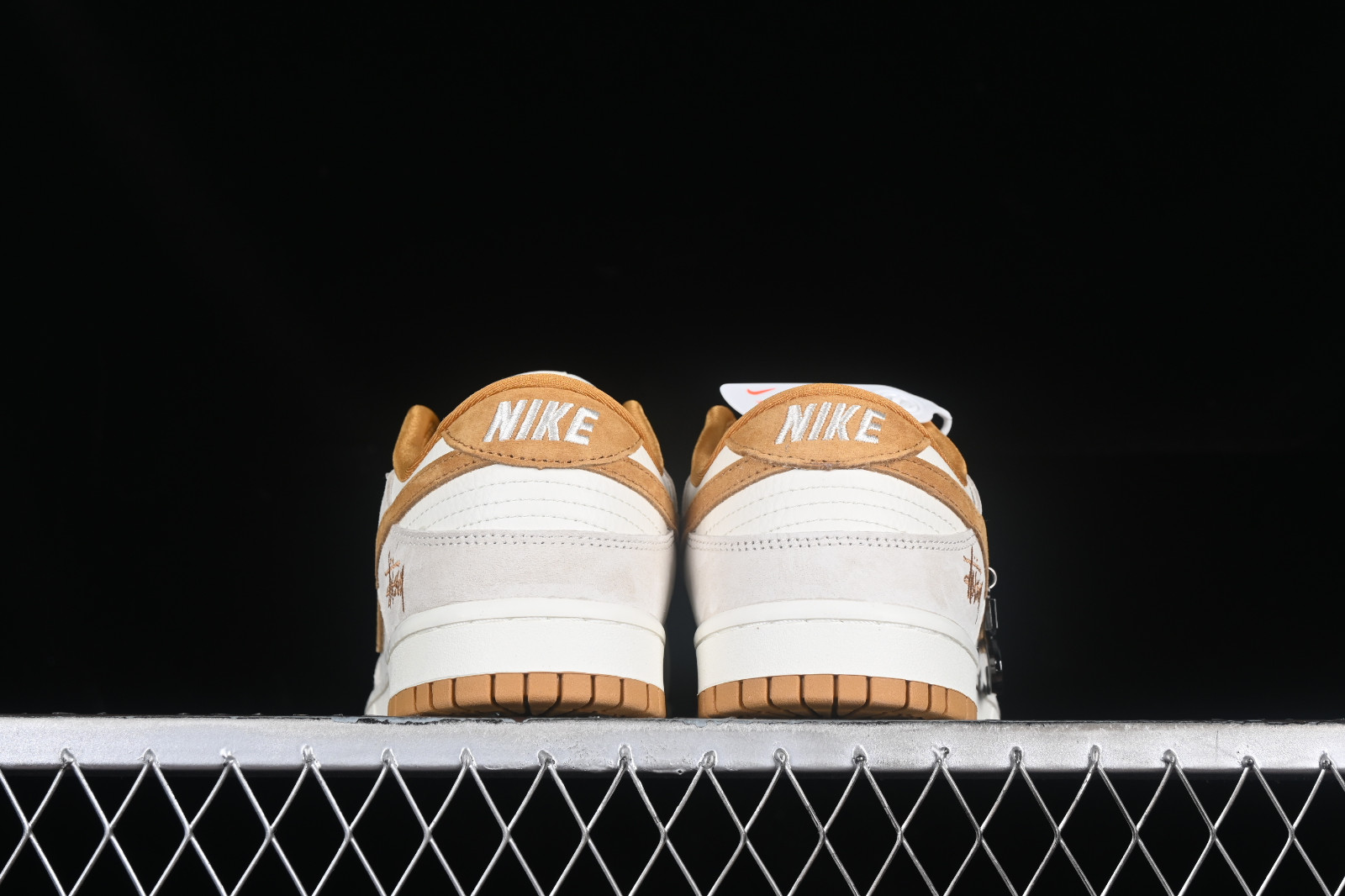 153 Stussy x Nike trainer SB Dunk Low Off White Giallo FC1688