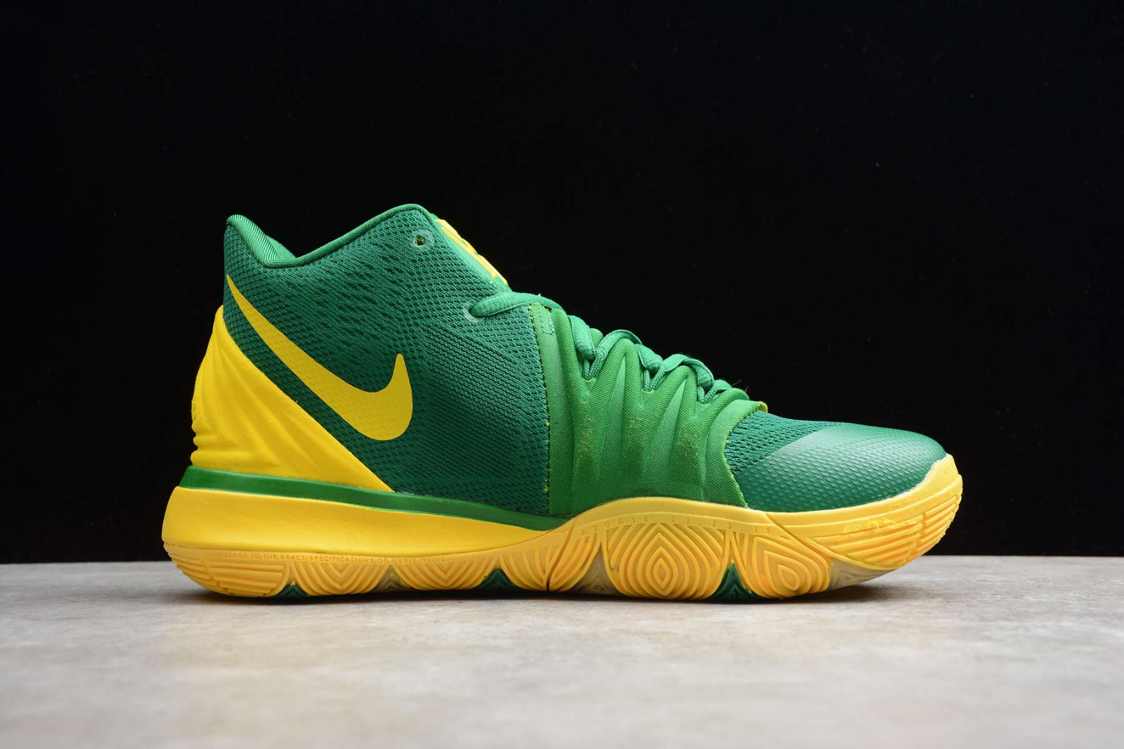 Green and yellow nike 2024 basketball shoes